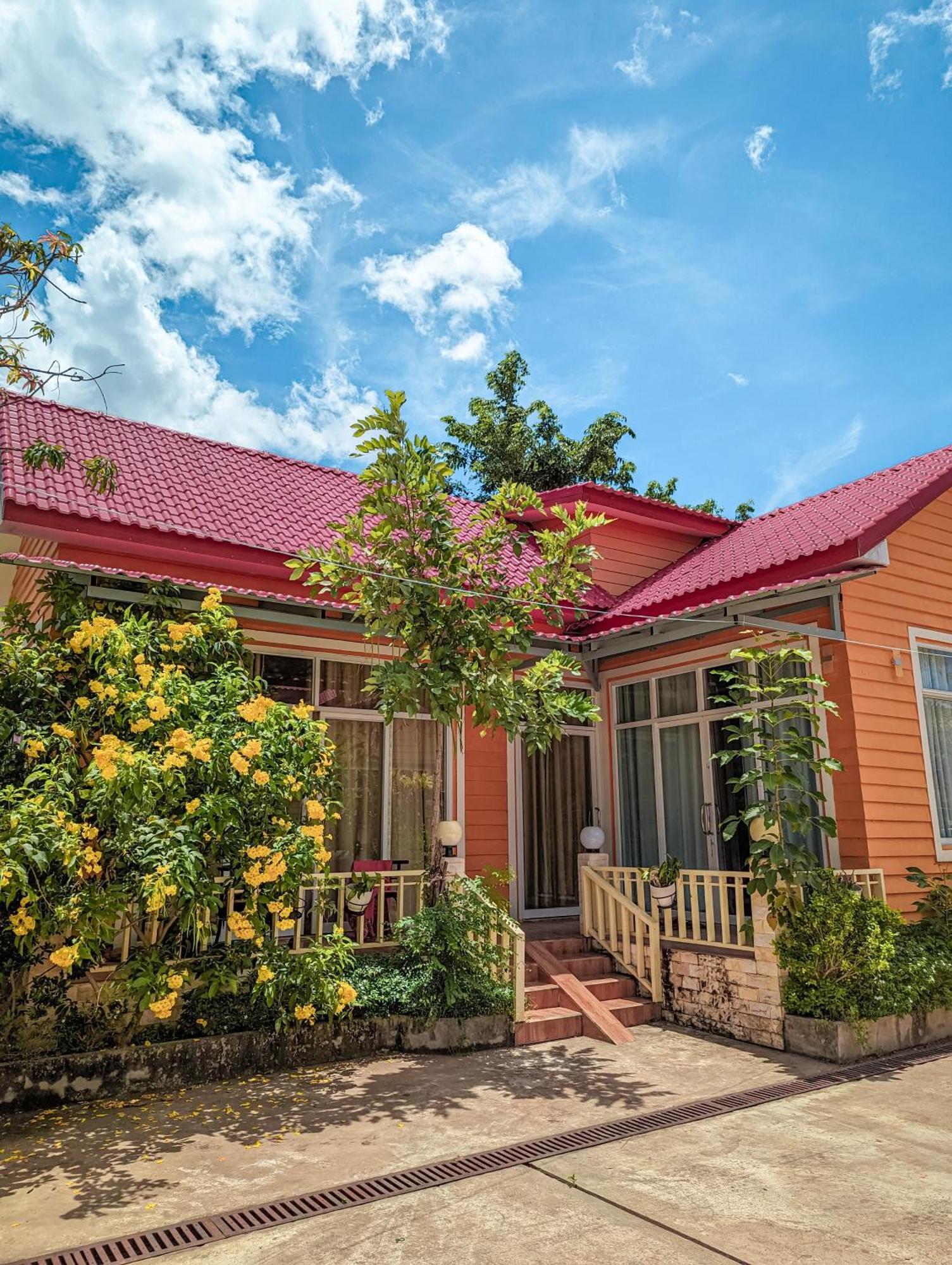 Yellow Star Hostel กำปอต ภายนอก รูปภาพ