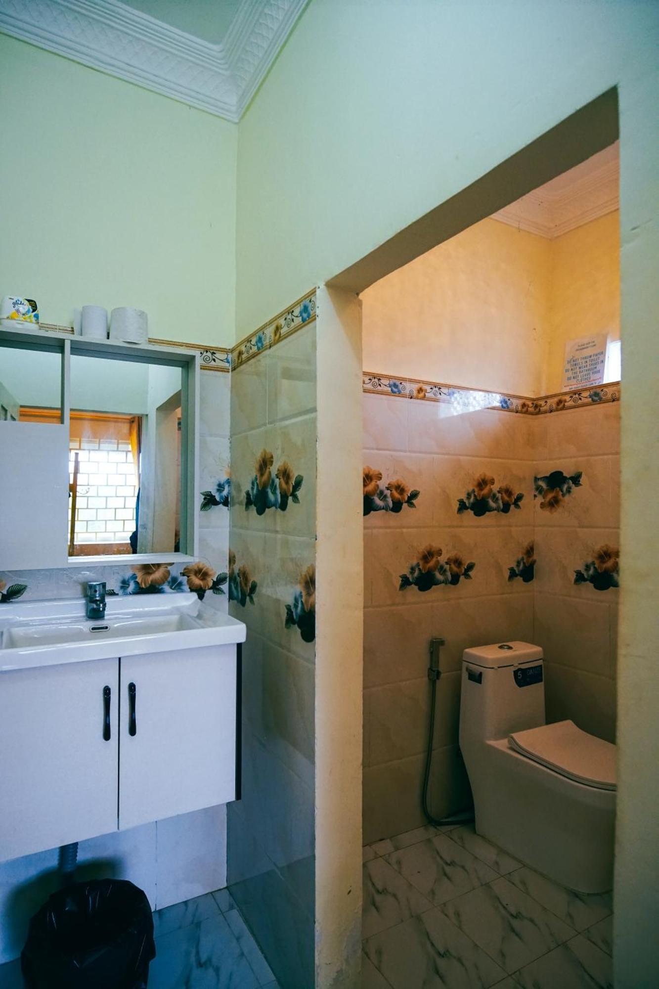 Yellow Star Hostel กำปอต ภายนอก รูปภาพ