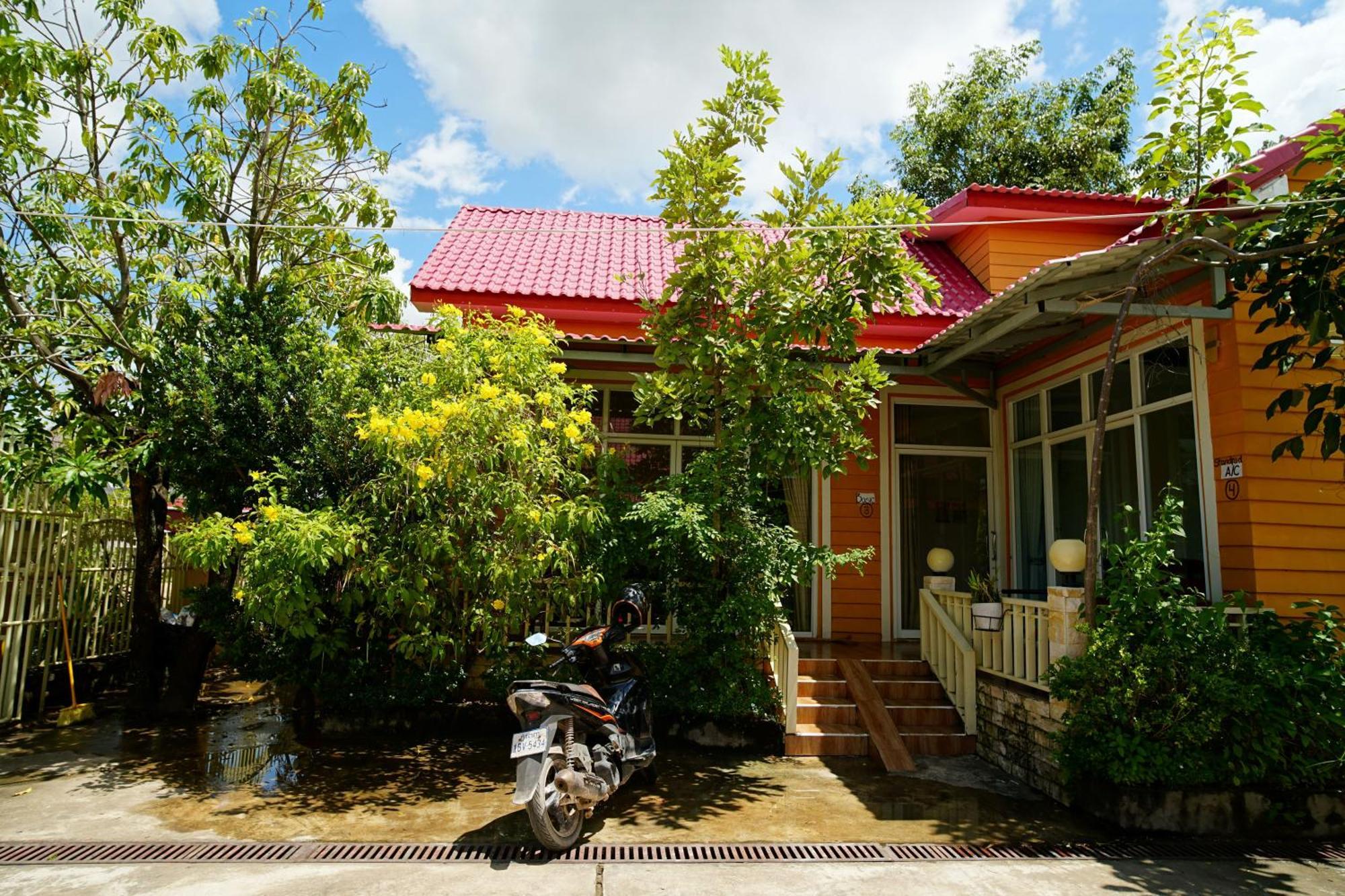Yellow Star Hostel กำปอต ภายนอก รูปภาพ